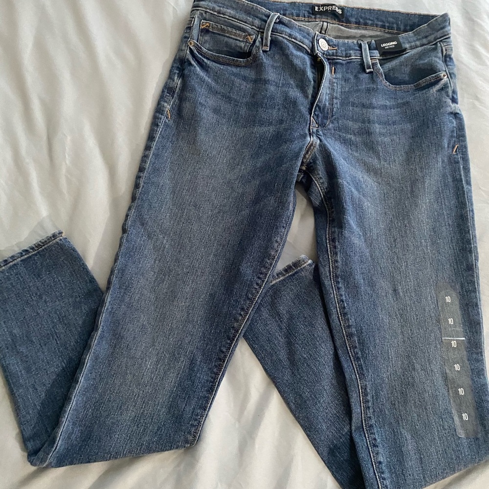 Express mid rise leggings.